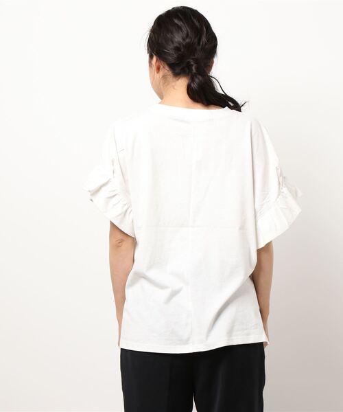Te chichi TERRASSE(テチチテラス)の「袖フリルプルオーバー(Tシャツ/カットソー・レディース・オフホワイト/ブラック/ベージュ・フリ-)」の5枚目の写真
