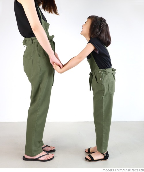 coca（coca）（コカ）の「キッズ ゆるっとサイズ感カツラギサロペット（サロペット/オーバーオール・キッズ・カーキ/アイボリー・100/110/120/130）」の8枚目の写真