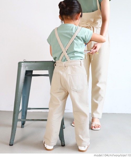 coca（coca）（コカ）の「キッズ ゆるっとサイズ感カツラギサロペット（サロペット/オーバーオール・キッズ・カーキ/アイボリー・100/110/120/130）」の12枚目の写真