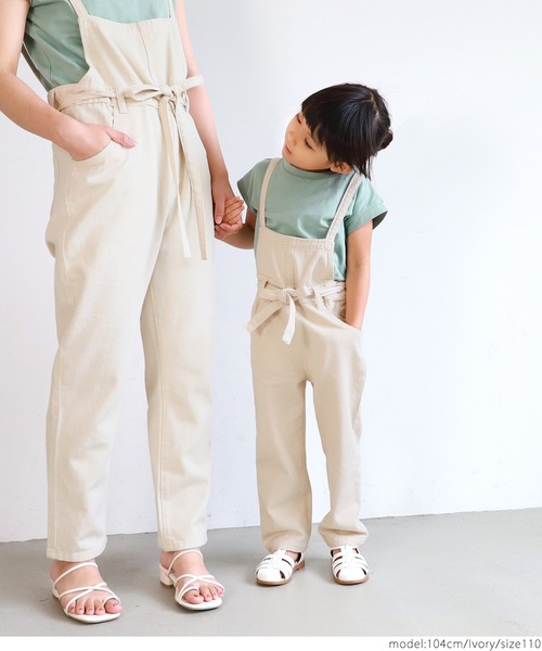 coca（coca）（コカ）の「キッズ ゆるっとサイズ感カツラギサロペット（サロペット/オーバーオール・キッズ・カーキ/アイボリー・100/110/120/130）」の13枚目の写真