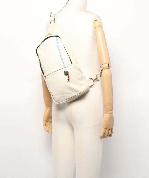チャイハネ（チャイハネ）の「【チャイハネ】コンチョ＆刺繍ワンショルダーリュック（ボディバッグ/ウエストポーチ・レディース・ネイビー/ブラウン/ナチュラル・FREE）」の7枚目の写真