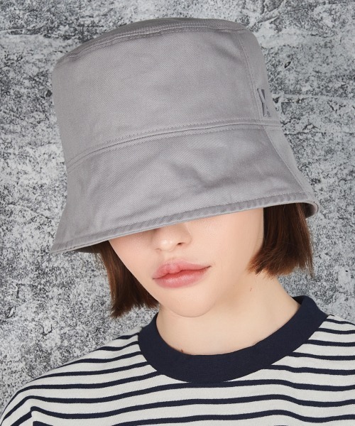 VARZAR（バザール）の「【VARZAR】STUD DROP OVER FIT BUCKET HAT / バザール スタッズ ドロップ オーバーフィット バケットハット（ハット・レディース・ホワイト/ブラック/グリーン/ブルー/グレー/ベージュ・FREE）」の3枚目の写真