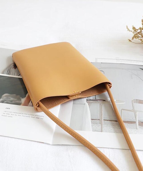 Ulysses(ユリシス)の「ミニショルダーバッグ(ショルダーバッグ・レディース・カーキ/オフホワイト/ブラック/イエロー/ピンク/ブルー/ブラウン/ベージュ・F)」の13枚目の写真