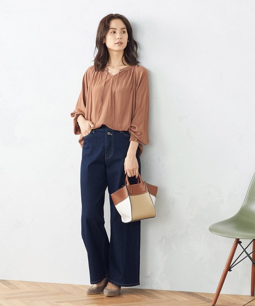 COMME CA ISM（コムサイズム）の「サテンギャザーブラウス（シャツ/ブラウス・レディース・ブラウン/ボルドー/グレイッシュベージュ・MEDIUM/LARGE）」の8枚目の写真