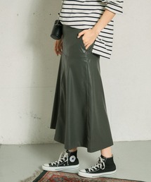 KBF | フェイクレザーフレアスカート(スカート)