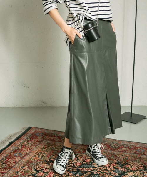 KBF（ケイビーエフ）の「フェイクレザーフレアスカート（スカート・レディース・ブラック/ネイビー/グレー系その他・ONE）」の12枚目の写真