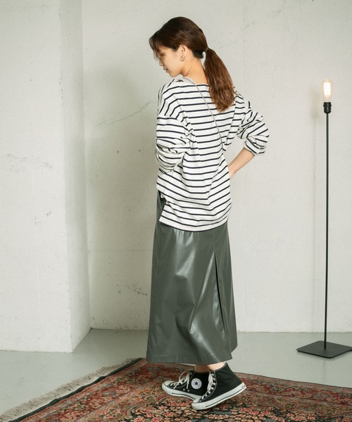 KBF（ケイビーエフ）の「フェイクレザーフレアスカート（スカート・レディース・ブラック/ネイビー/グレー系その他・ONE）」の4枚目の写真