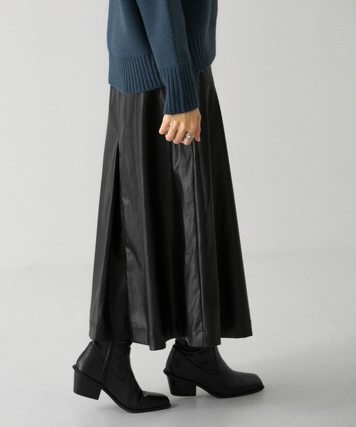 KBF（ケイビーエフ）の「フェイクレザーフレアスカート（スカート・レディース・ブラック/ネイビー/グレー系その他・ONE）」の6枚目の写真