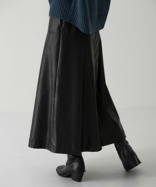 KBF（ケイビーエフ）の「フェイクレザーフレアスカート（スカート・レディース・ブラック/ネイビー/グレー系その他・ONE）」の13枚目の写真
