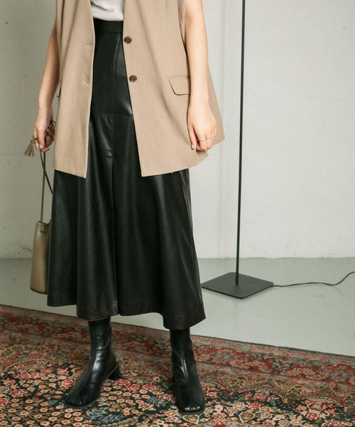KBF（ケイビーエフ）の「フェイクレザーフレアスカート（スカート・レディース・ブラック/ネイビー/グレー系その他・ONE）」の14枚目の写真