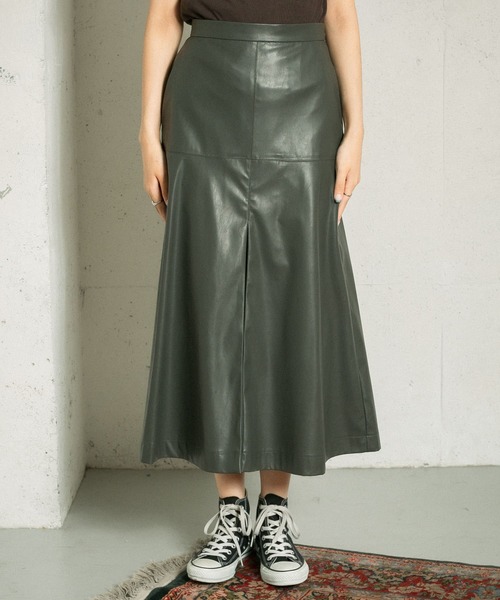 KBF（ケイビーエフ）の「フェイクレザーフレアスカート（スカート・レディース・ブラック/ネイビー/グレー系その他・ONE）」の18枚目の写真