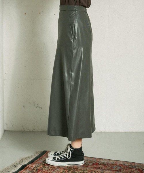 KBF（ケイビーエフ）の「フェイクレザーフレアスカート（スカート・レディース・ブラック/ネイビー/グレー系その他・ONE）」の19枚目の写真