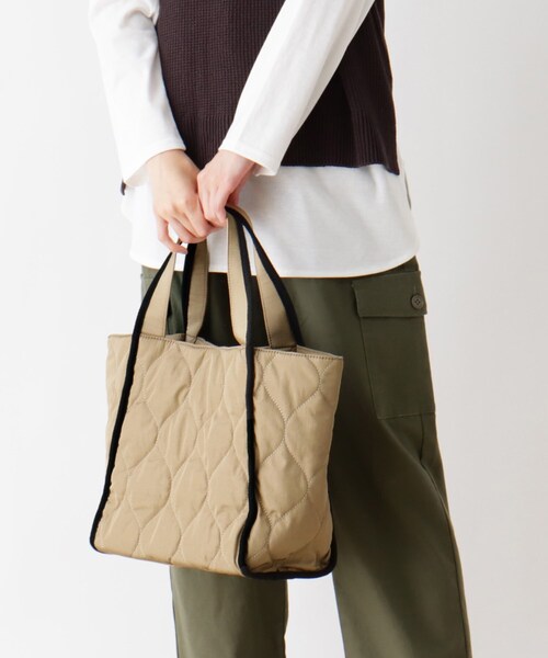 SHOO・LA・RUE（シューラルー）の「◆キルティングトート（トートバッグ・レディース・ブラック/カーキ/ベージュ系7/サンドベージュ・00）」の6枚目の写真