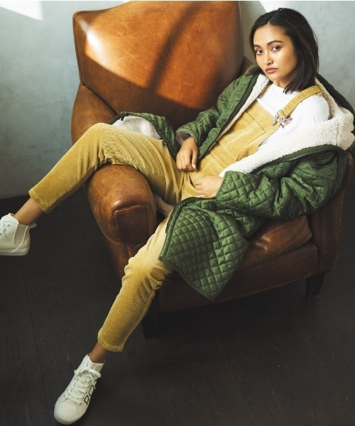 ROXY(ロキシー)の「MEET UP OVERALL/ロキシーコーデュロイサロペット(サロペット/オーバーオール・レディース・ベージュ/カーキ・SMALL/MEDIUM/LARGE)」の5枚目の写真