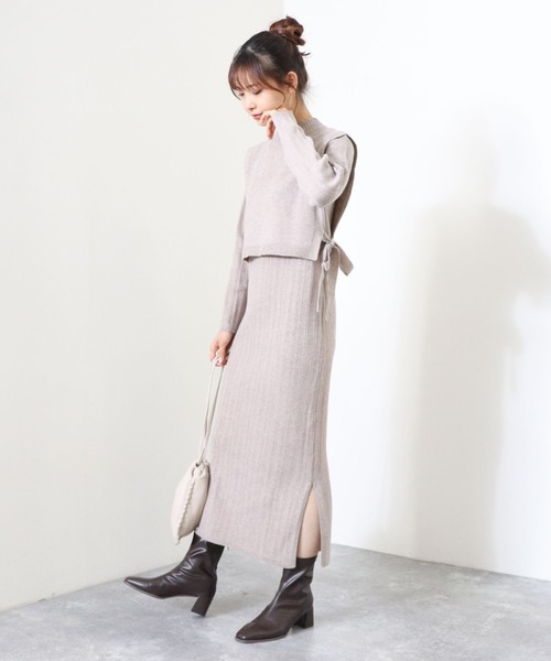 archives（アルシーヴ）の「サイドリボンベスト＋ランダムリブニットワンピース（ワンピース・レディース・アイボリー/グレイッシュベージュ/ブラウン・MEDIUM）」の6枚目の写真