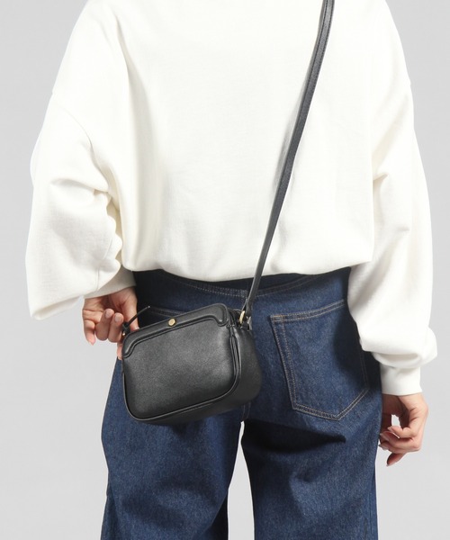 studio CLIP（スタディオクリップ）の「アオリポケットミニショルダーバッグ（ショルダーバッグ・レディース・ブラック/ブラウン・FREE）」の3枚目の写真