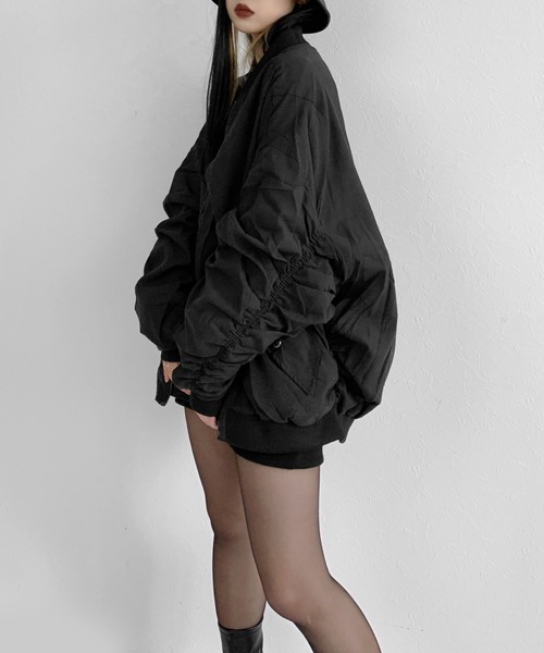 LVEU.（ラブユ.）の「【LVEU.】ルーズギャザーMA-1ブルゾン / アウター ブルゾン MA-1 ビッグ オーバー ギャザー ミドル カジュアル ストリート ミリタリー ブラック グレー カーキ（MA-1・レディース・ライトグレー/ブラック/カーキ・FREE）」の9枚目の写真