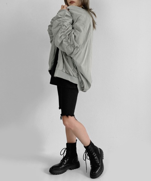 LVEU.（ラブユ.）の「【LVEU.】ルーズギャザーMA-1ブルゾン / アウター ブルゾン MA-1 ビッグ オーバー ギャザー ミドル カジュアル ストリート ミリタリー ブラック グレー カーキ（MA-1・レディース・ライトグレー/ブラック/カーキ・FREE）」の13枚目の写真