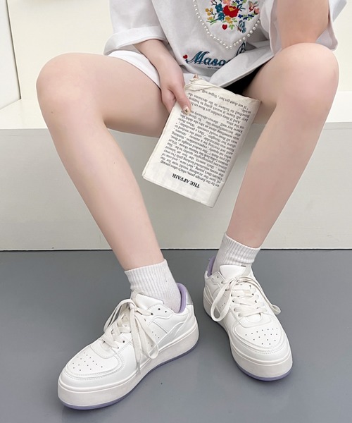 Shoes in Closet(シューズインクローゼット)の「軽量厚底 ベーシック コートスニーカー 1483(スニーカー・レディース・ホワイト/ブラック/ブラック×ブラック/ベージュ/ブラック×ホワイト/ホワイト×パープル/アイボリー/ブラック系その他/ピンク系その他/ブラック系その他6/ベージュ系その他6/ライトグリーン/ライトピンク/その他/ホワイト×グレー/グレー系その他/ダークブラウン系/ホワイト×ブラウン/ホワイト×ブラック/ホワイト系1/ベージュ系・LL/S/M/L/5L/4L/3L/XS)」の6枚目の写真