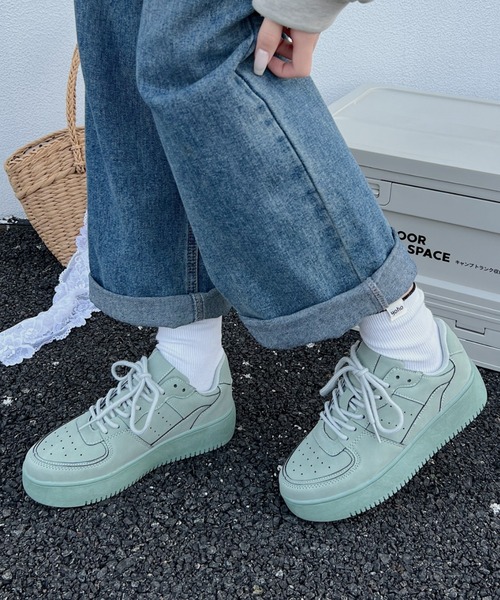 Shoes in Closet(シューズインクローゼット)の「軽量厚底 ベーシック コートスニーカー 1483(スニーカー・レディース・ホワイト/ブラック/ブラック×ブラック/ベージュ/ブラック×ホワイト/ホワイト×パープル/アイボリー/ブラック系その他/ピンク系その他/ブラック系その他6/ベージュ系その他6/ライトグリーン/ライトピンク/その他/ホワイト×グレー/グレー系その他/ダークブラウン系/ホワイト×ブラウン/ホワイト×ブラック/ホワイト系1/ベージュ系・LL/S/M/L/5L/4L/3L/XS)」の18枚目の写真