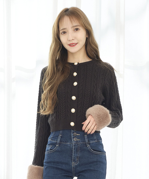 TITTY&CO.（ティティーアンドコー）の「フェイクファーケーブルニット