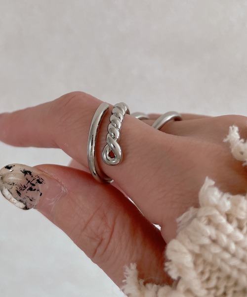 y/m by misato（イムバイミサト）の「ポイントチェーンクロスリング（リング・レディース・シルバー/ゴールド・FREE）」の3枚目の写真