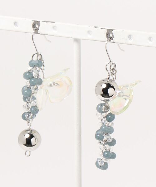 tone(トーン)の「【PetitBonheur accessories】flower dance(MA)(ピアス(両耳用)・レディース・グリーン・FREE)」の1枚目の写真