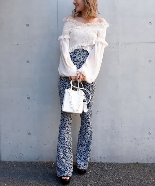 SPIRALGIRL(スパイラルガール)の「ギャザーカシュクールブラウス(シャツ/ブラウス・レディース・オフホワイト/グリーン/ブラック・FREE)」の4枚目の写真