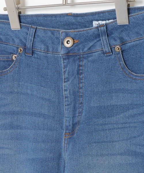 ikka（イッカ）の「デニムストレッチスキニーパンツ（デニムパンツ・レディース・ブルー/オフホワイト/ネイビー・M/L/S）」の6枚目の写真