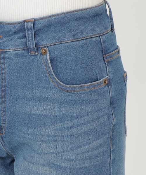 ikka（イッカ）の「デニムストレッチスキニーパンツ（デニムパンツ・レディース・ブルー/オフホワイト/ネイビー・M/L/S）」の17枚目の写真