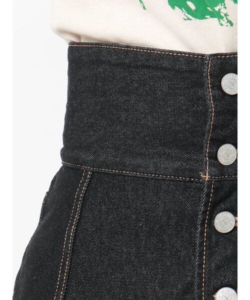 jouetie（ジュエティ）の「ボタンフライハイウエストデニムショートパンツ（デニムパンツ・レディース・ライトブルー/ブラック・SMALL/MEDIUM）」の17枚目の写真