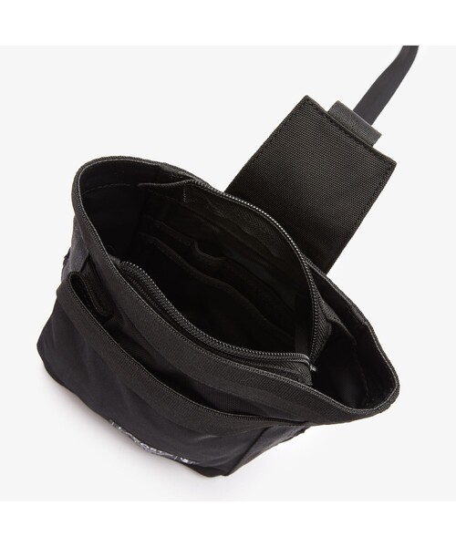 LACOSTE（ラコステ）の「アウトドアクロック ボディバッグ（ボディバッグ/ウエストポーチ・メンズ・ブラック・FREE）」の6枚目の写真