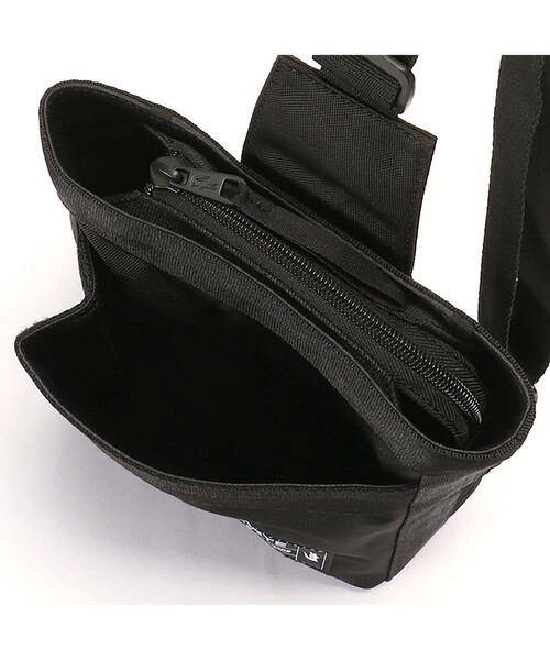 LACOSTE（ラコステ）の「アウトドアクロック ボディバッグ（ボディバッグ/ウエストポーチ・メンズ・ブラック・FREE）」の11枚目の写真