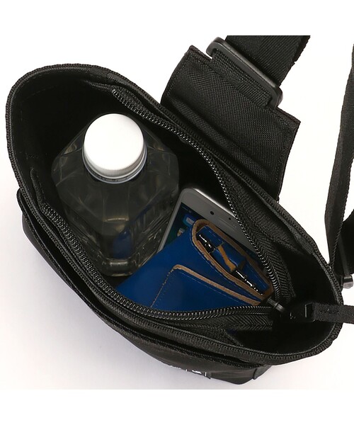 LACOSTE（ラコステ）の「アウトドアクロック ボディバッグ（ボディバッグ/ウエストポーチ・メンズ・ブラック・FREE）」の9枚目の写真