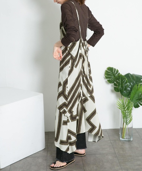 KBF（ケイビーエフ）の「メイズパターンアシンメトリーキャミワンピース（ワンピース・レディース・ホワイト系その他/グリーン系その他・ONE）」の11枚目の写真