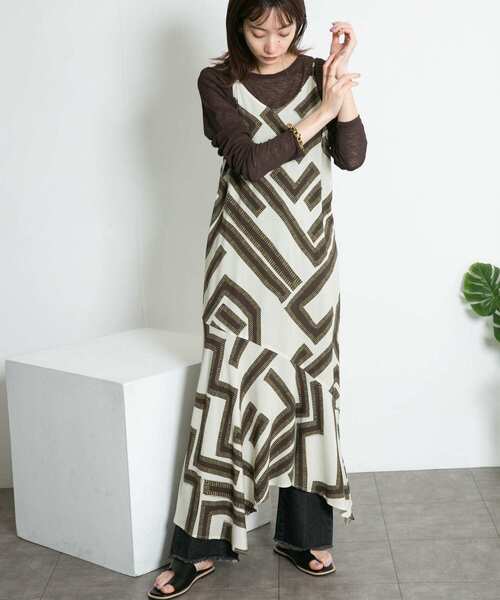 KBF（ケイビーエフ）の「メイズパターンアシンメトリーキャミワンピース（ワンピース・レディース・ホワイト系その他/グリーン系その他・ONE）」の4枚目の写真