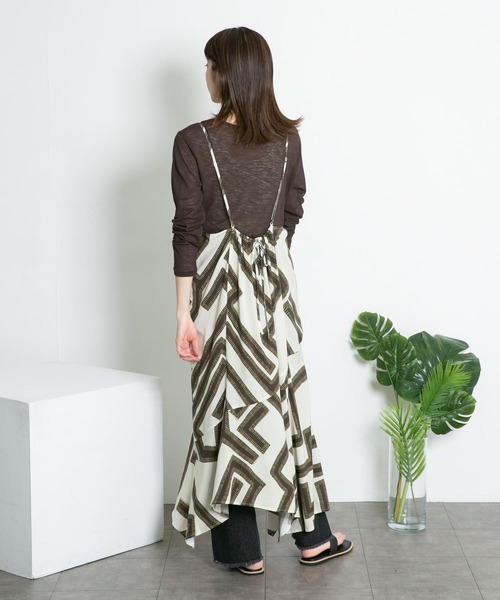 KBF（ケイビーエフ）の「メイズパターンアシンメトリーキャミワンピース（ワンピース・レディース・ホワイト系その他/グリーン系その他・ONE）」の15枚目の写真