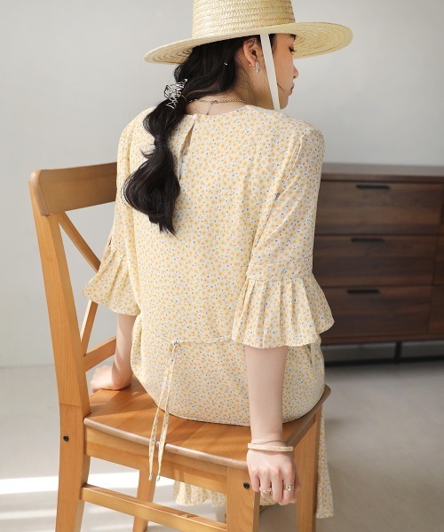 Bab(バブ)の「裾アシメプリーツワンピース(ワンピース・レディース・イエロー/ブラック・M)」の6枚目の写真