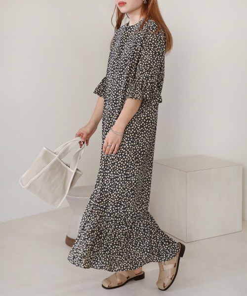 Bab(バブ)の「裾アシメプリーツワンピース(ワンピース・レディース・イエロー/ブラック・M)」の10枚目の写真