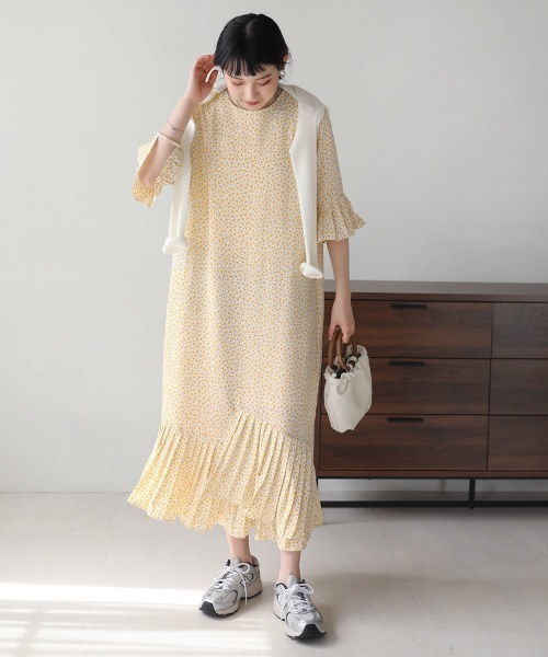 Bab(バブ)の「裾アシメプリーツワンピース(ワンピース・レディース・イエロー/ブラック・M)」の14枚目の写真