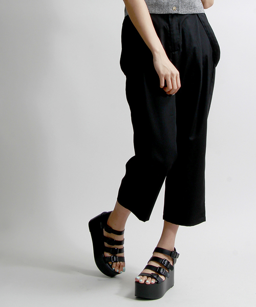WEGO（ウィゴー）の「WEGO/サス付きクロップドパンツ（その他パンツ・レディース・ホワイト系その他/ブラック/ブルー系その他・FREE）」の2枚目の写真