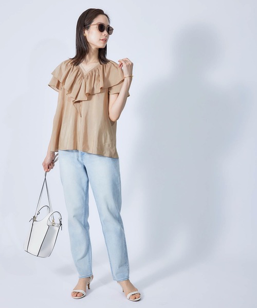 ROPE'（ロペ）の「【エディター三尋木奈保さんコラボ】ラッフルブラウス（シャツ/ブラウス・レディース・ベージュ/ネイビー/ブルー系その他4/オフホワイト・38）」の21枚目の写真