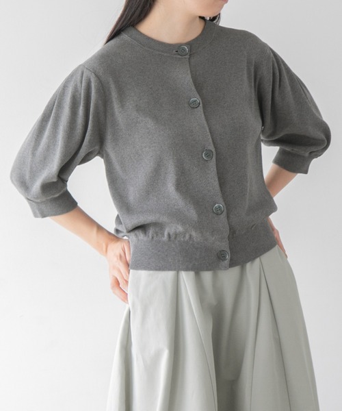 yuw（ユウ）の「パフクルーニットカーディガン　285322（カーディガン/ボレロ・レディース・ブラック/グリーン/グレー・FREE）」の2枚目の写真