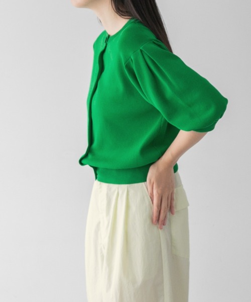 yuw（ユウ）の「パフクルーニットカーディガン　285322（カーディガン/ボレロ・レディース・ブラック/グリーン/グレー・FREE）」の3枚目の写真