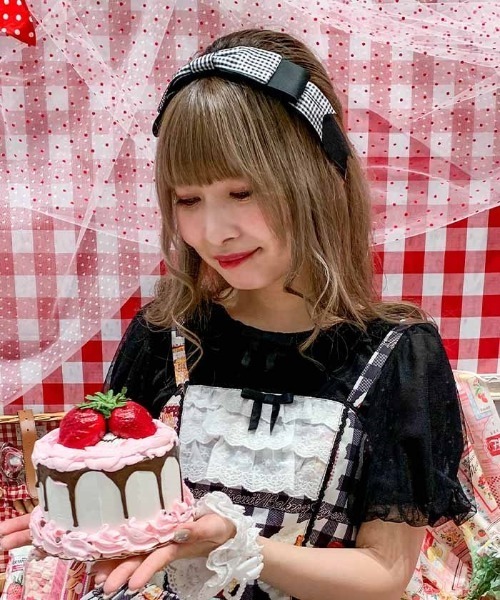axes femme（アクシーズファム）の「ギンガムリボンカチューシャ（カチューシャ・レディース・ブラウン/ブラック/レッド・FREE）」の2枚目の写真