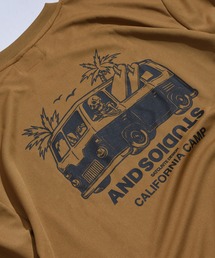 Satellite（サテライト）の「【SATELLITE(サテライト)】BEACH CRUISER TEE/CA CAMP / ワイドシルエット / 吸汗速乾 / ラッシュTEE（Tシャツ/カットソー・メンズ）」