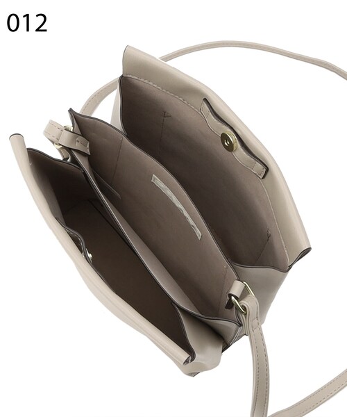 SHOO・LA・RUE（シューラルー）の「◆1枚革風3層ショルダーバッグ（ショルダーバッグ・レディース・ブラック/グレー/イエロー・00）」の11枚目の写真