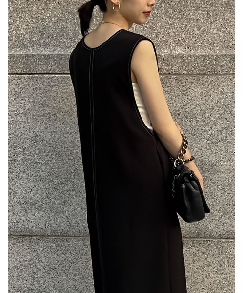 Re:EDIT（リエディ）の「[低身長/高身長サイズ有]前後2WAY配色ステッチVネックジャンパースカート（ジャンパースカート・レディース・ブラック/ブラウン・MEDIUM/LARGE/SHORT/TALL）」の6枚目の写真