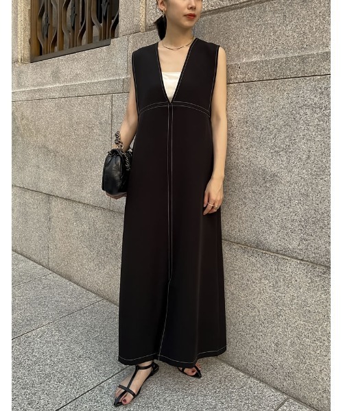 Re:EDIT（リエディ）の「[低身長/高身長サイズ有]前後2WAY配色ステッチVネックジャンパースカート（ジャンパースカート・レディース・ブラック/ブラウン・MEDIUM/LARGE/SHORT/TALL）」の3枚目の写真