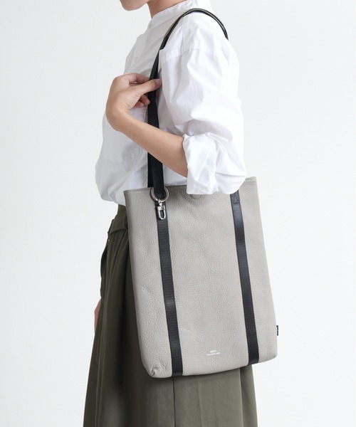 waku（ワク）の「waku ワク / レザートートバッグ（キーリング付き・Mサイズ） / WK-0036（トートバッグ・メンズ・グレー/ブラック/ネイビー・FREE）」の3枚目の写真